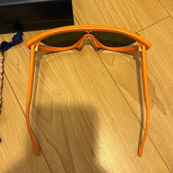 LV Split Cat Eye Sunglasses - Picture 4 of 4